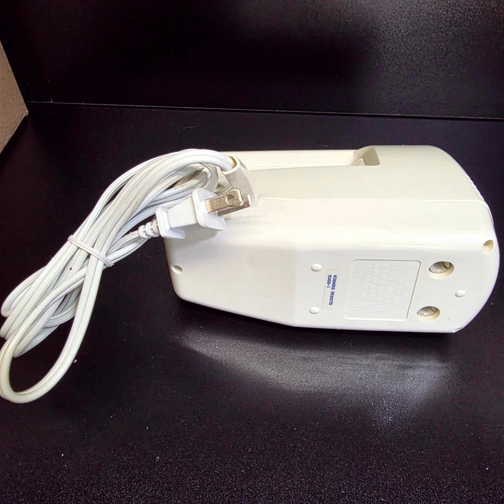 Windmere Homelines Hand Mixer Unisex OS White 3-Speed HLMXB-3 Retro Kitchen Tool